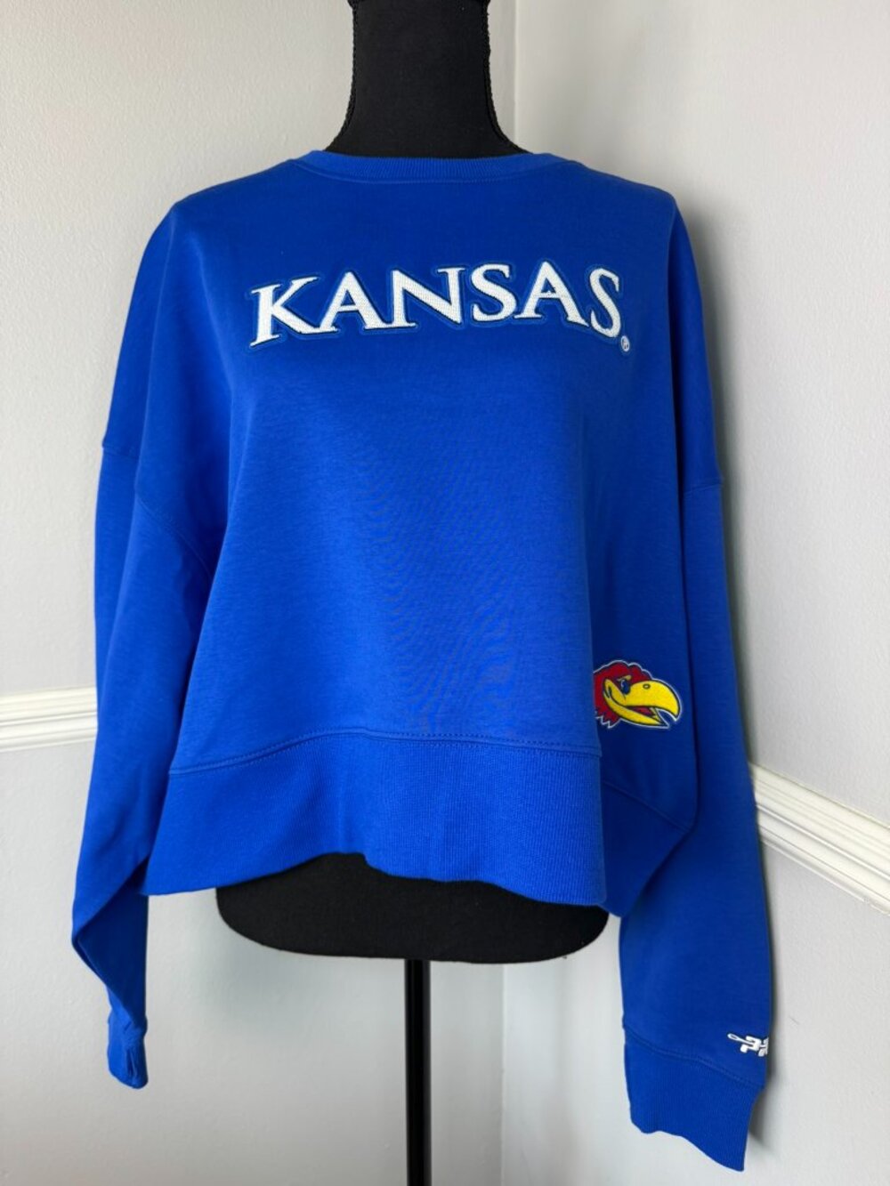 Royal Kansas M Women's Jayhawks Sequin Boxy Cropped Pullover Crewneck Sweatshirt